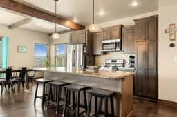 Lakefront 5BR, game room, boat slip, Near SDC