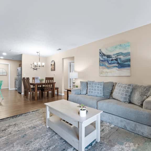 3 Bedroom close to the Strip - Image 1