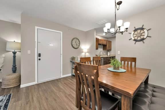 3 Bedroom close to the Strip
