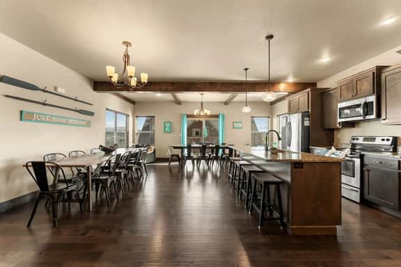 Lakefront 5BR, game room, boat slip, Near SDC