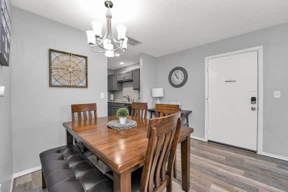 3 Bedroom 10 minutes from the Strip